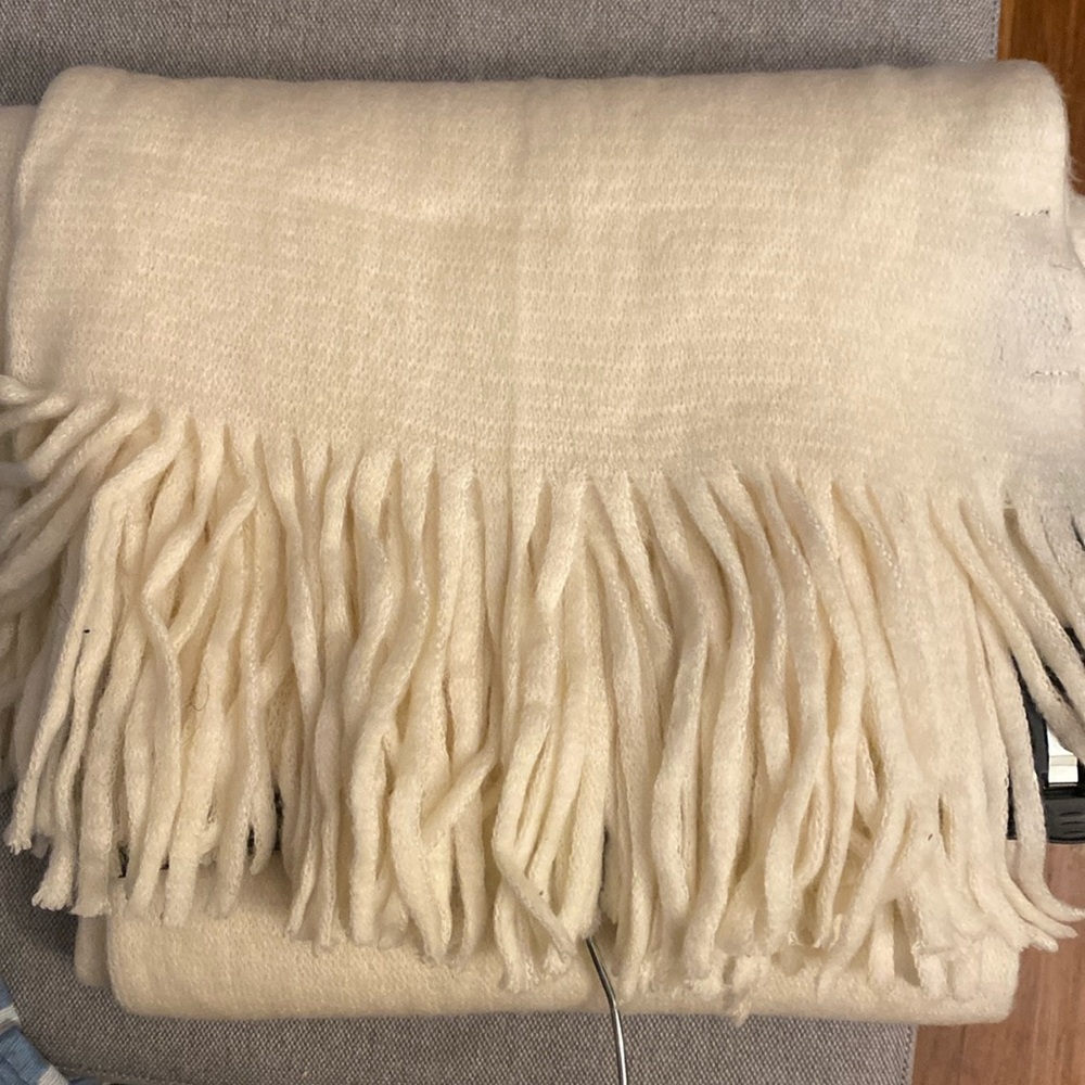 Steve Madden scarf